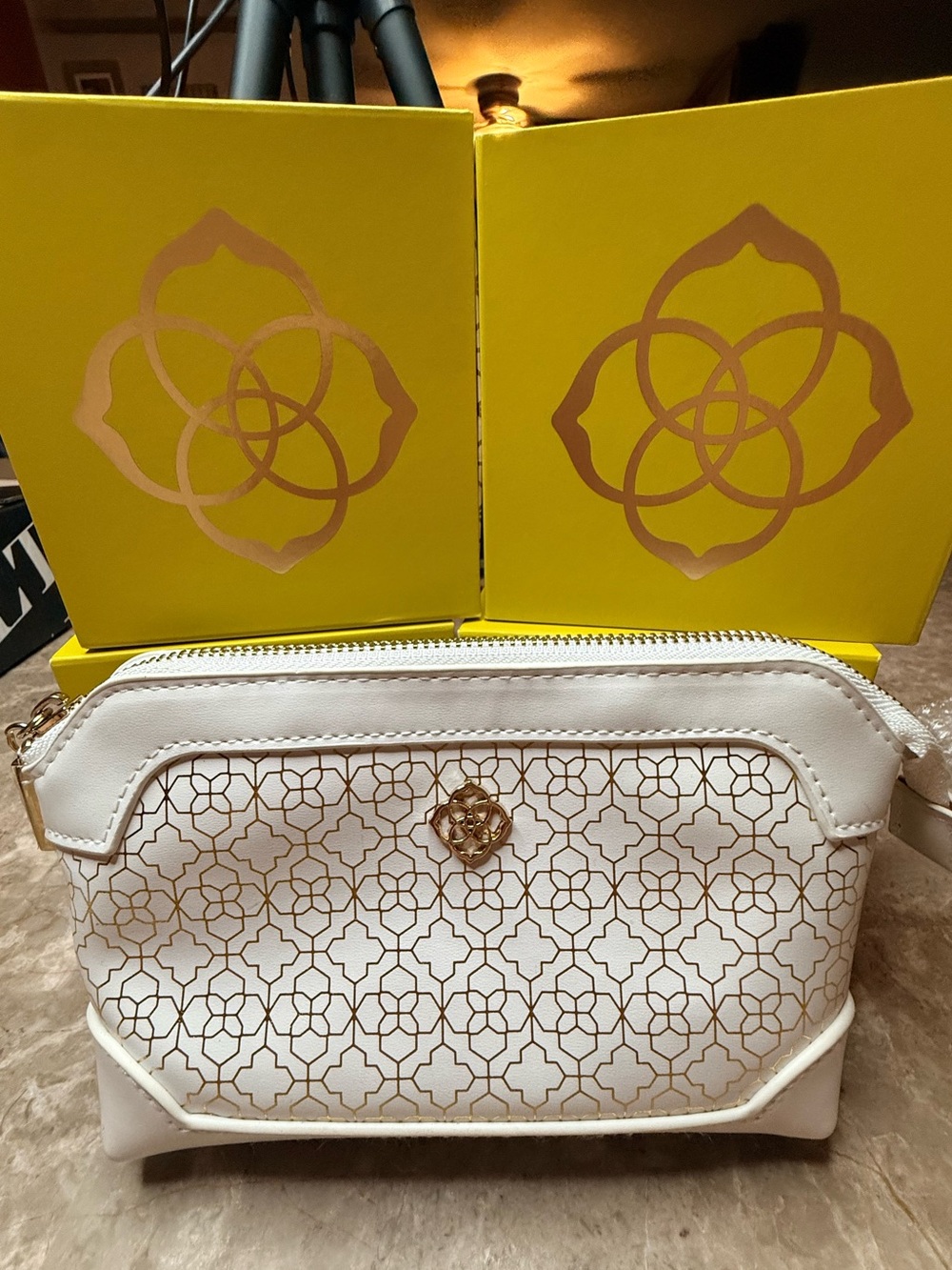 Kendra Scott White and Gold Patterned Women's Cosmetic Pouch